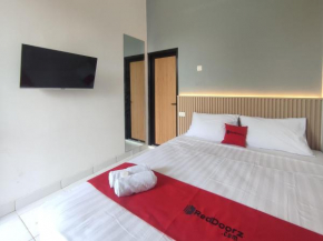 RedDoorz Near Simpang Lima Semarang